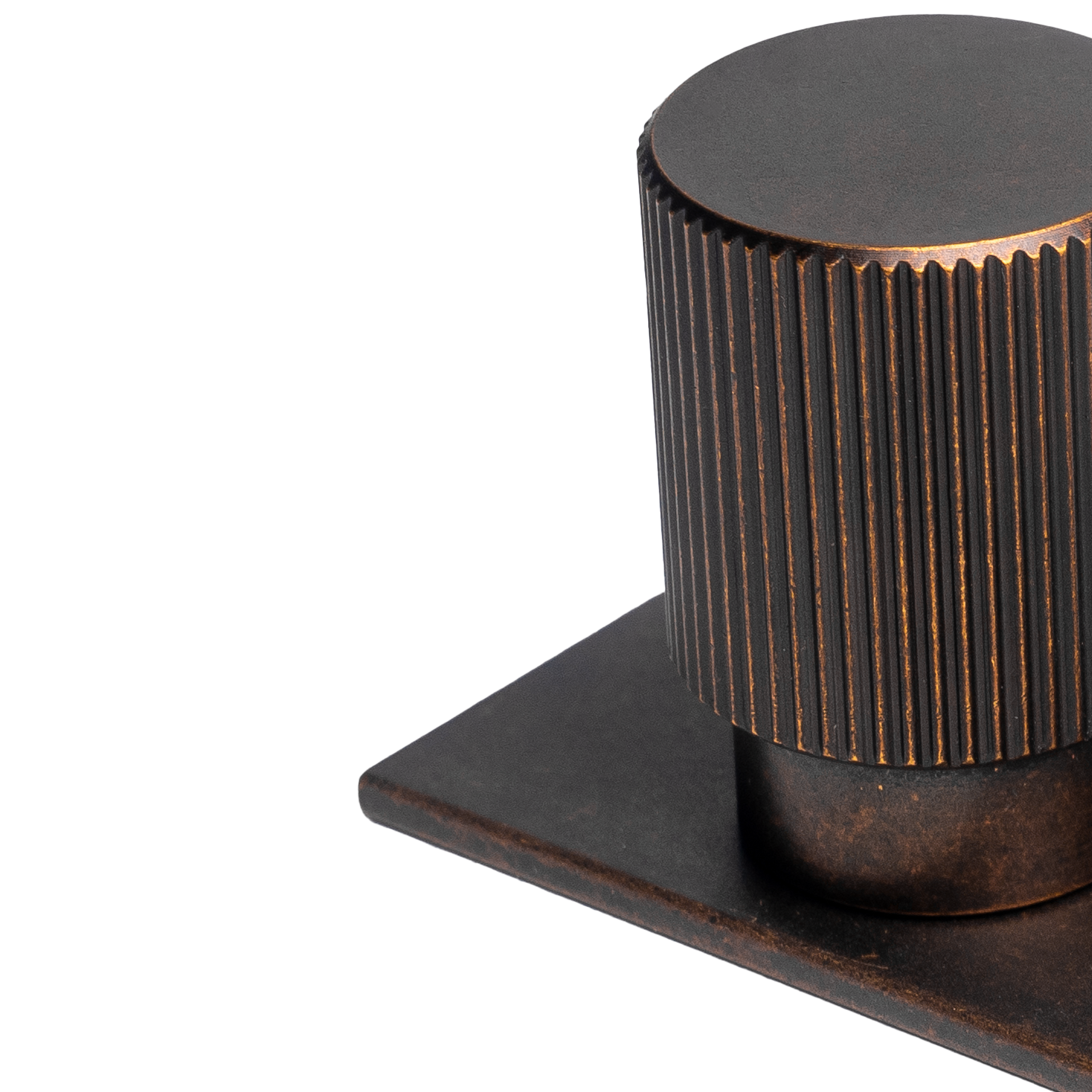 Momo Arpa Round Knob and Backplate 22mm in Antique Brass (2)