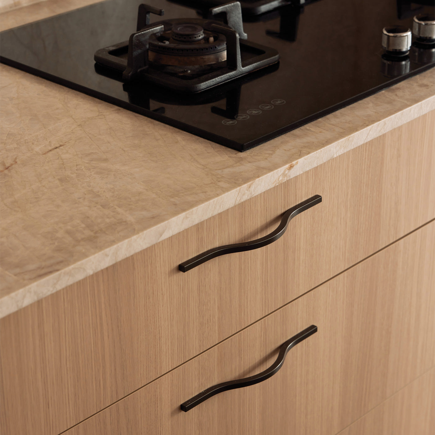 Momo Brave Bow Handle 192mm In Matt Black (2)