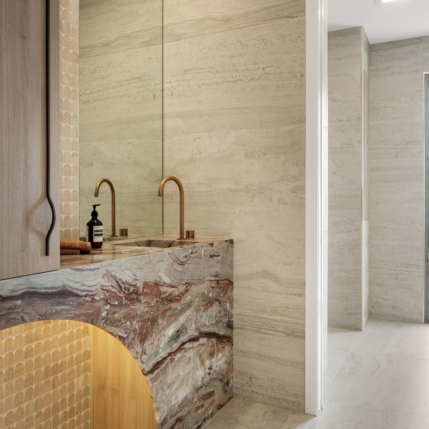 Momo Brave Bow Handle 992mm in Metallic Golden Brown (3)