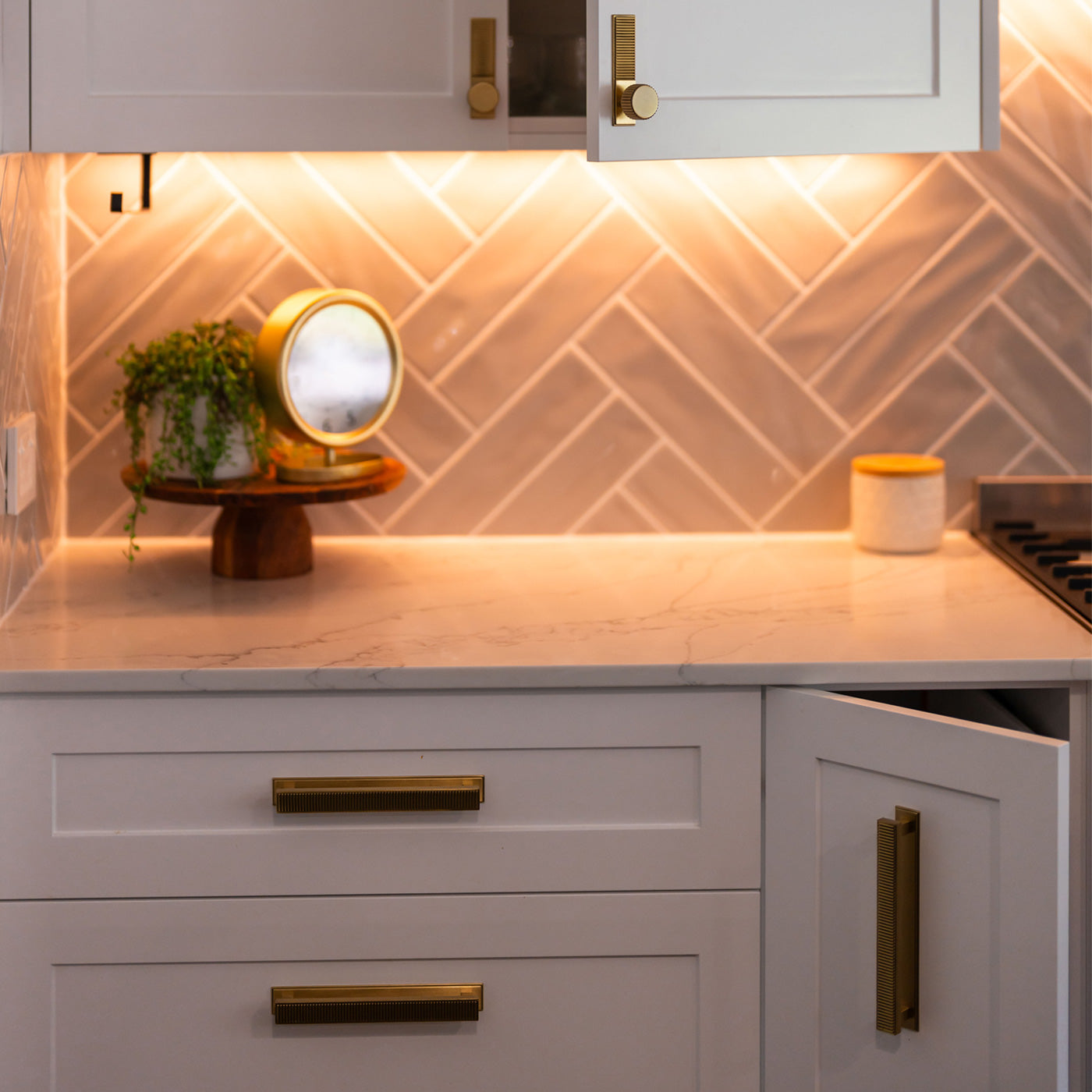 Momo Barrington Bar Handle 160mm in Matt Brass (2)