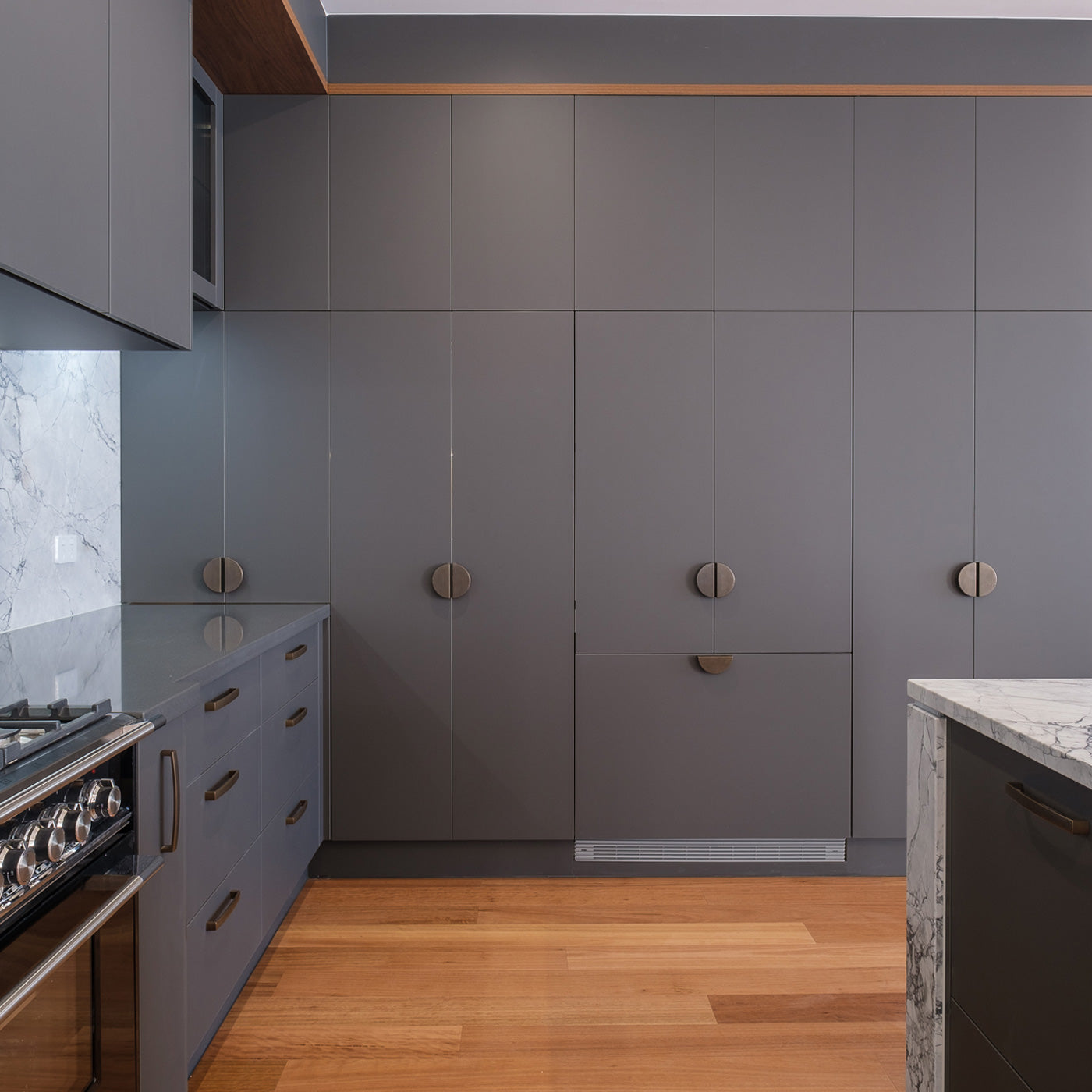 Momo Barrington Eclipse Plain Pull Handle 64mm in Bronze (3)