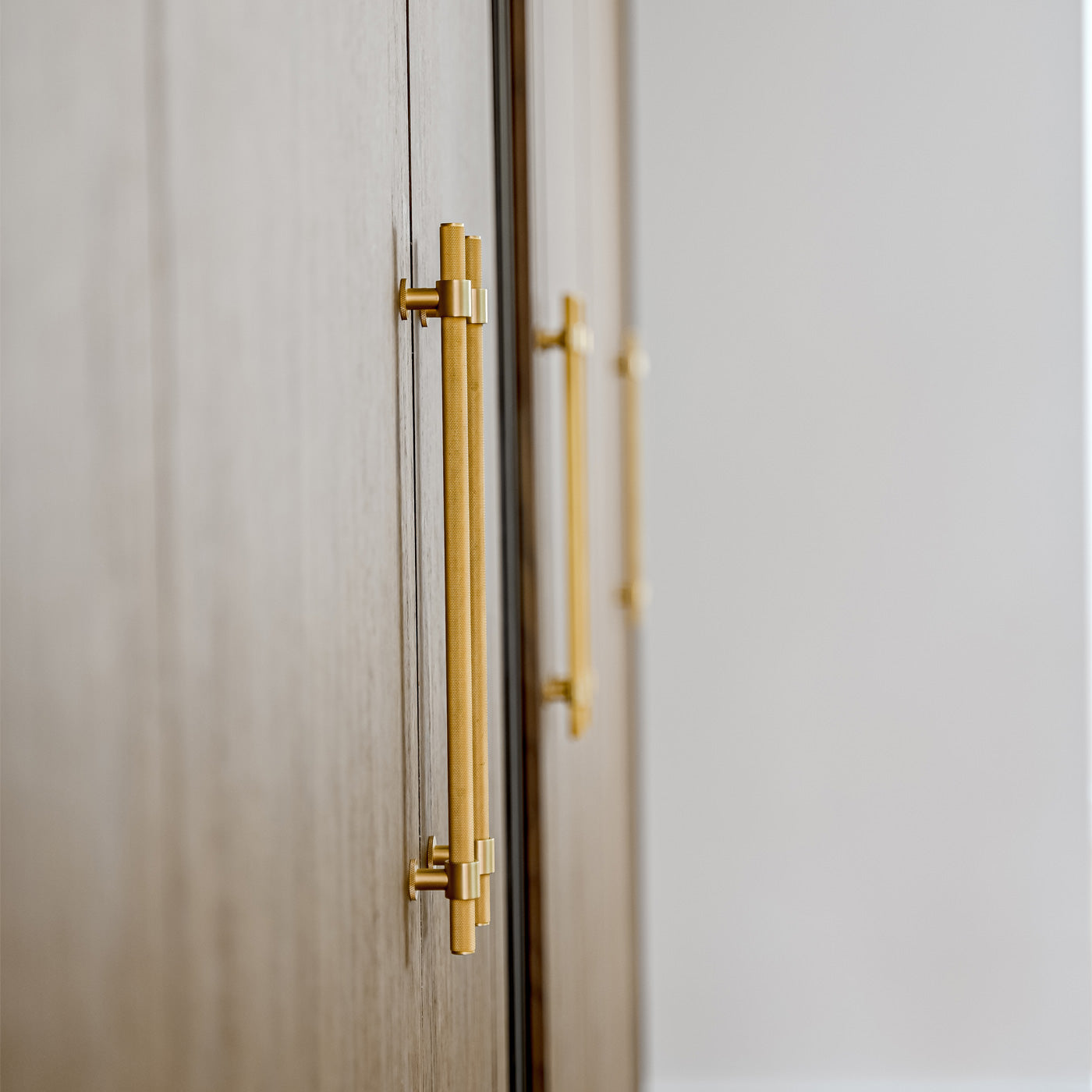 Momo Belgravia Knurled Bar Pull Solid Brass 320mm in Brushed Satin Brass (4)