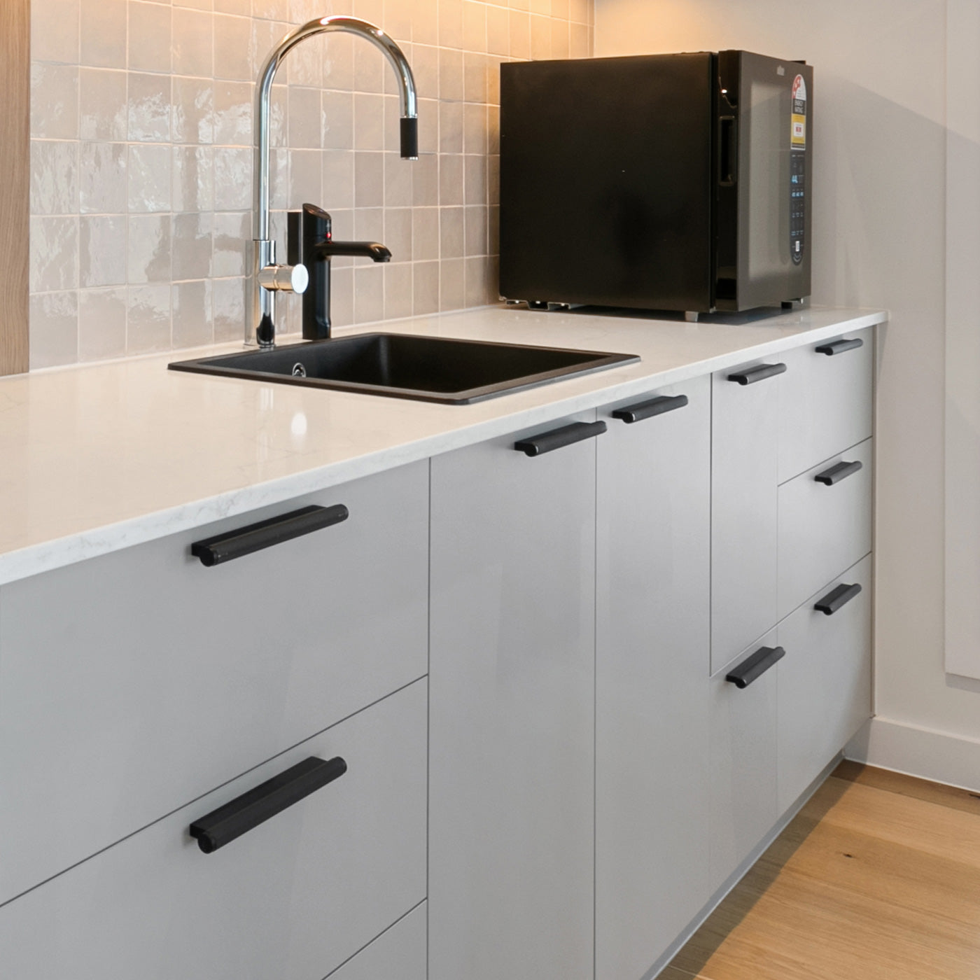 Momo Brighton Pull Handle 160mm in Matt Black (3)