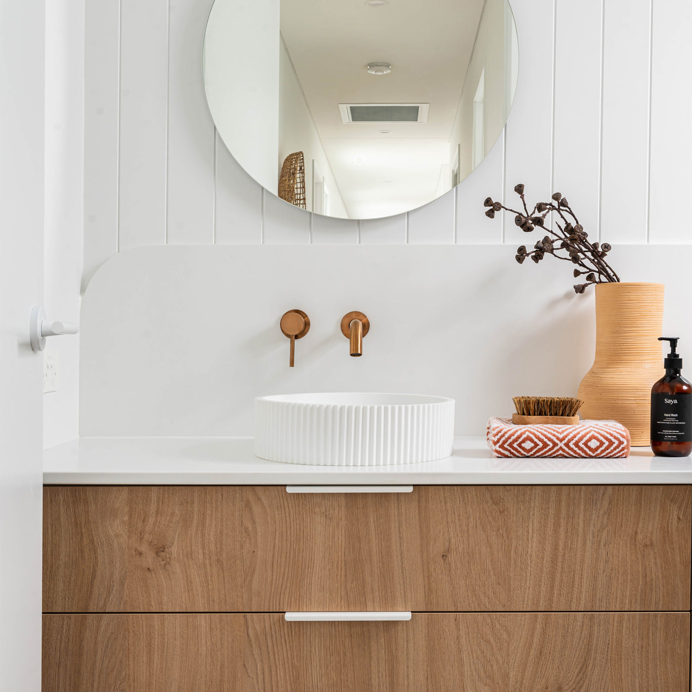 Momo Ferrara Lip Pull 160mm in White (2)