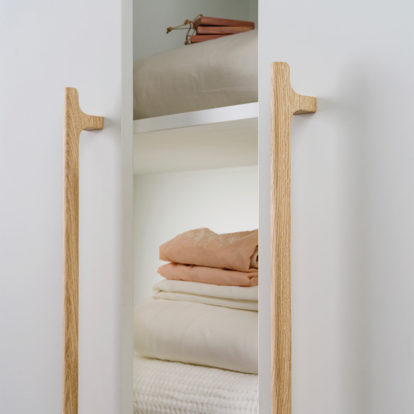 Momo Hinoki Big Wood D Handle 416mm in Oak (2)