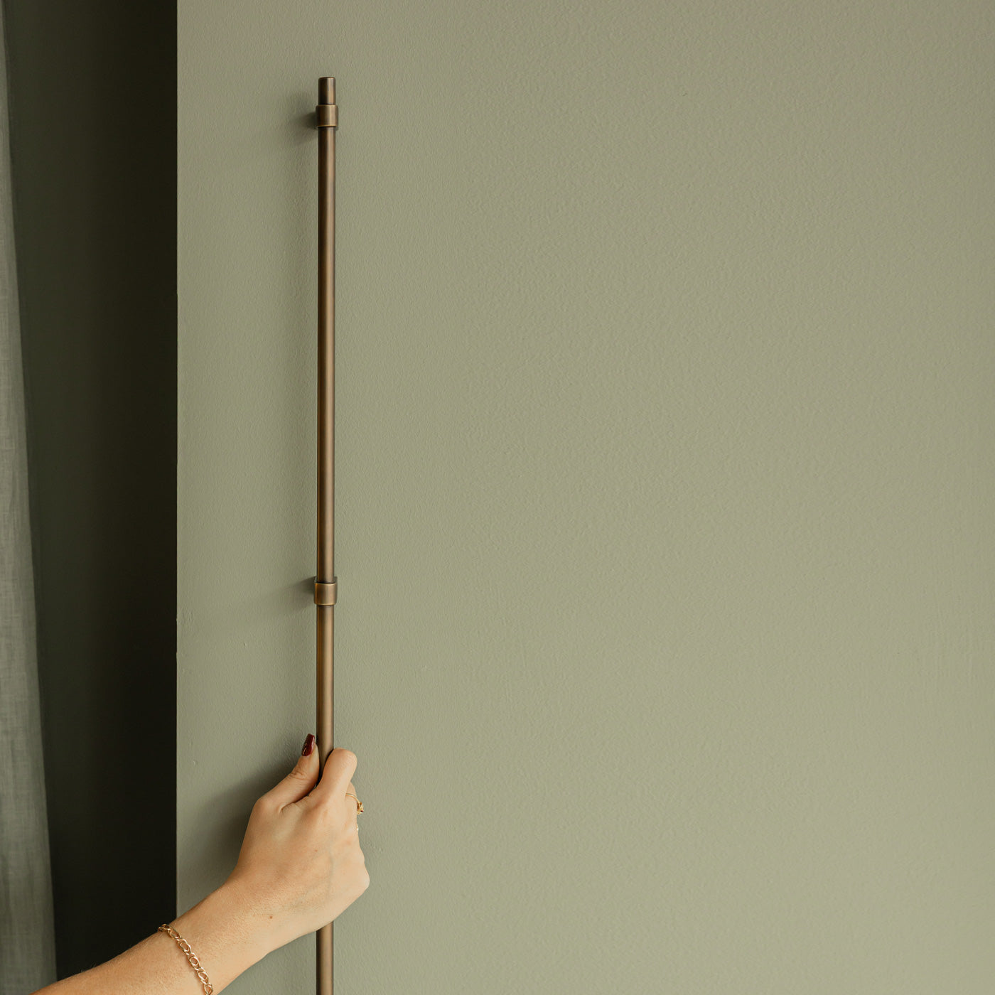 Momo Maida Bar Handle 648mm in Antique Brass (3)