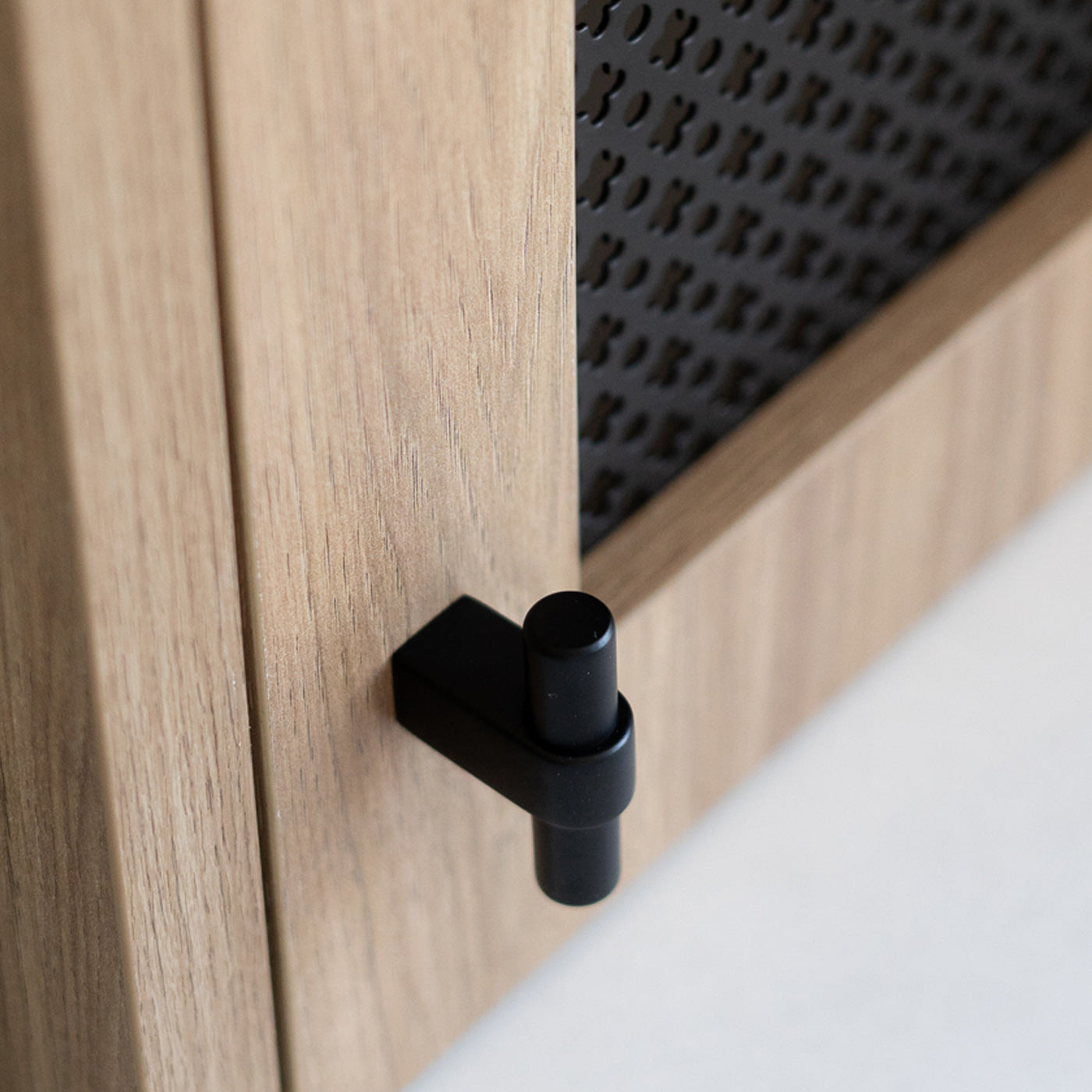 Momo Maida T Knob 52mm in Matt Black (2)