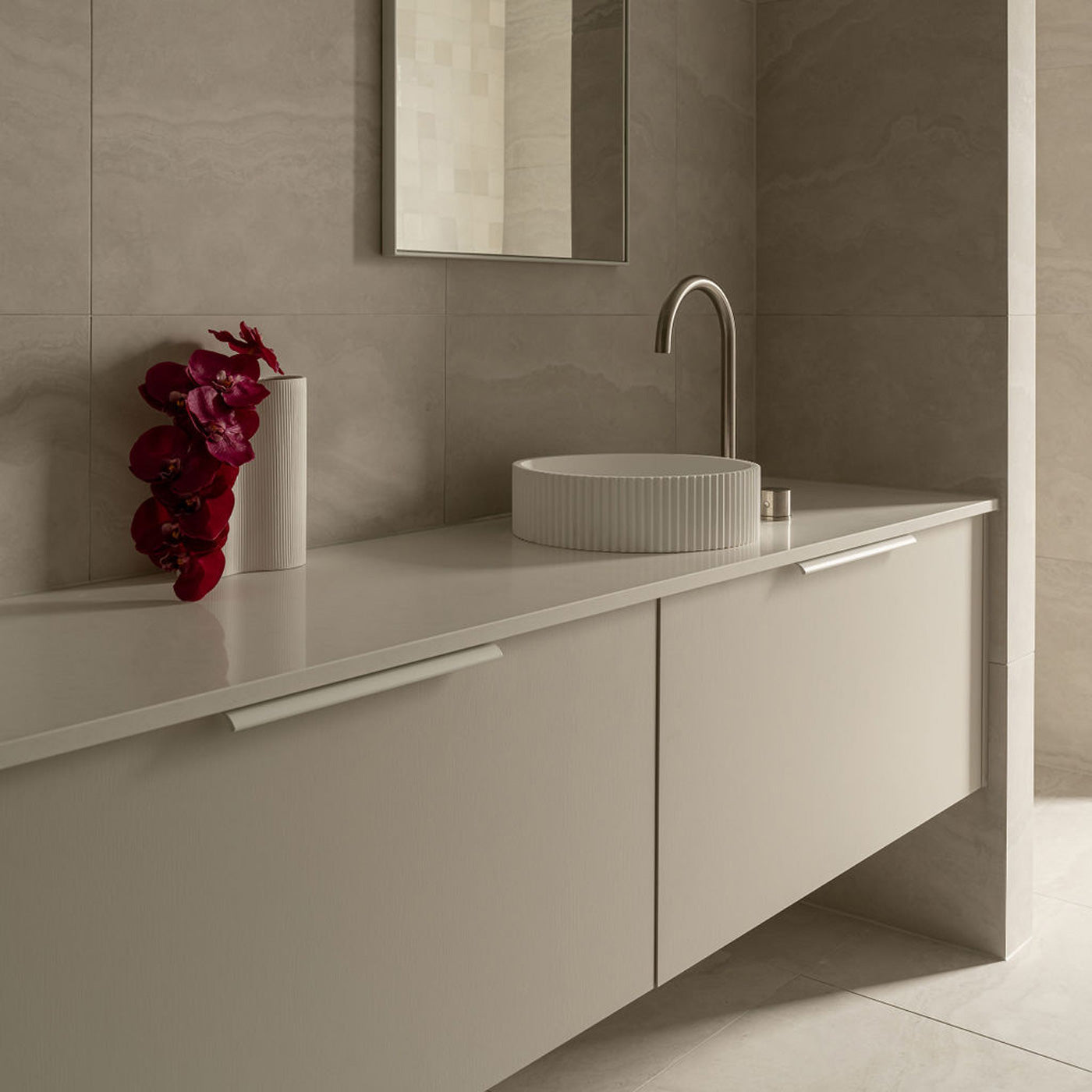 Momo Ona Lip Pull 256mm in Matt White (2)