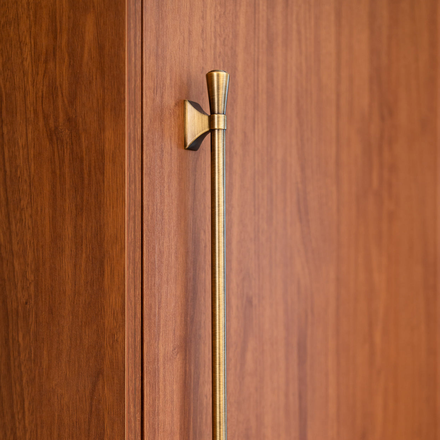 Momo Pembrey Bar Handle 320mm In Dark Brushed Brass (3)
