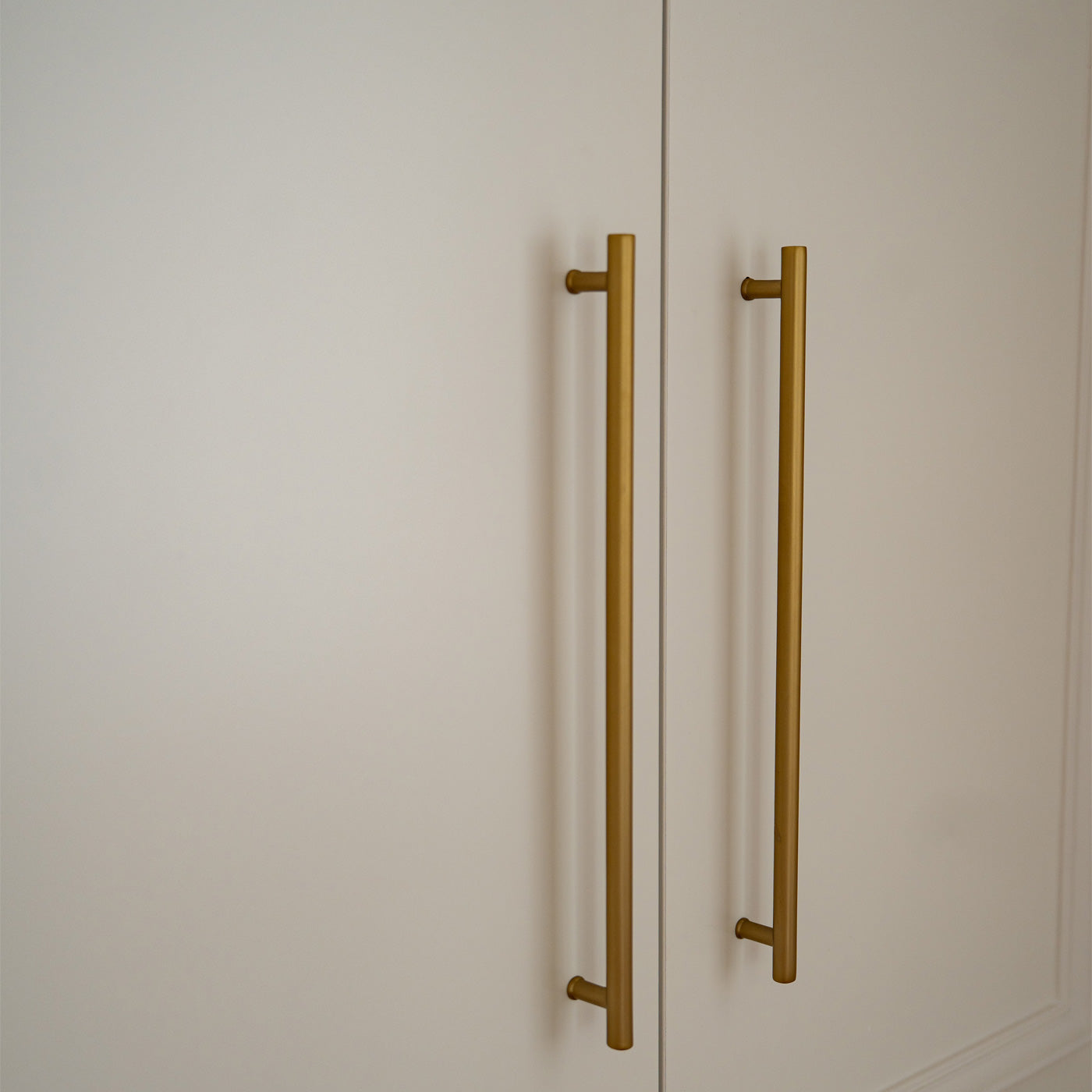 Momo Strano D Handle 160mm in Brushed Satin Brass (2)