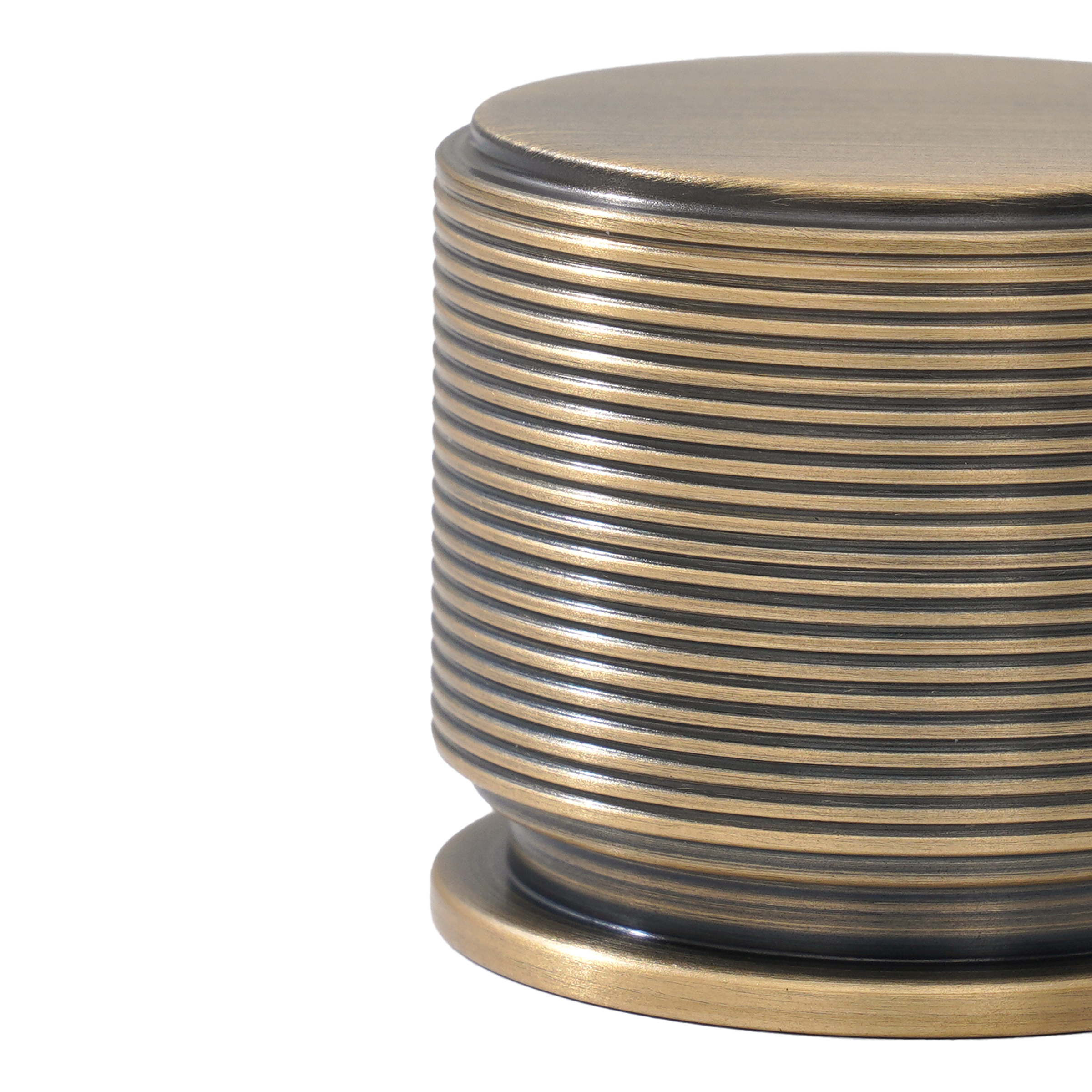 Momo Sussex Round Knob 35mm in Dark Brushed Brass (2)